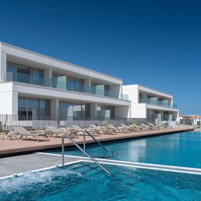 Nivaria Beach apartments & Villas